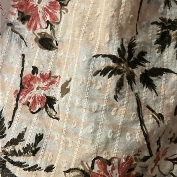 🌷spring pick🌷Torrid Cream and Black Floral Blouse - Picture 3 of 5